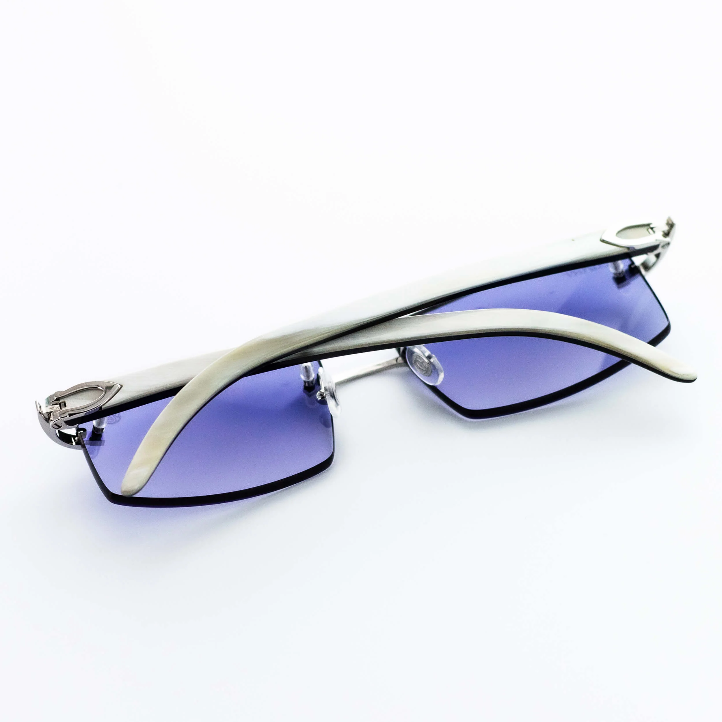 Cartier White Horn Glasses with Platinum Detail & Smoke Purple Lens CT0046O-002 - Image 4
